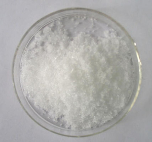 Hidrato de nitrato de escândio(III) (Sc(NO3)3•xH2O)-cristalino